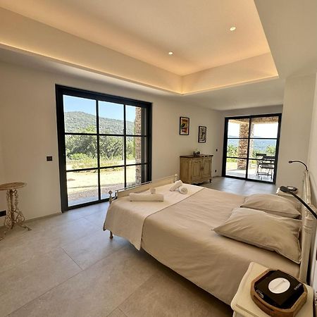 Le Mas Saint Michel Grimaud Bed and Breakfast Exteriör bild